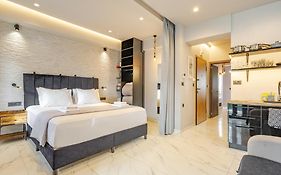 Melina'S - Urban Luxury 2Br 2Bath 2Balcony Apt - Heart Of Chania, Private Parking Available 800M